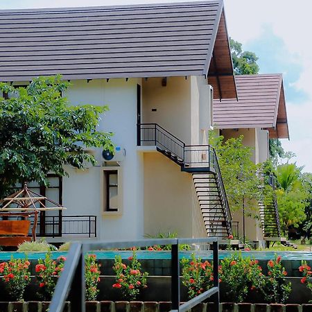 Lolu Village Resort 아누라다푸라 외부 사진