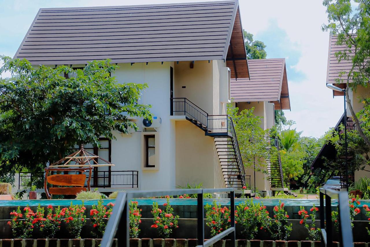 Lolu Village Resort 아누라다푸라 외부 사진