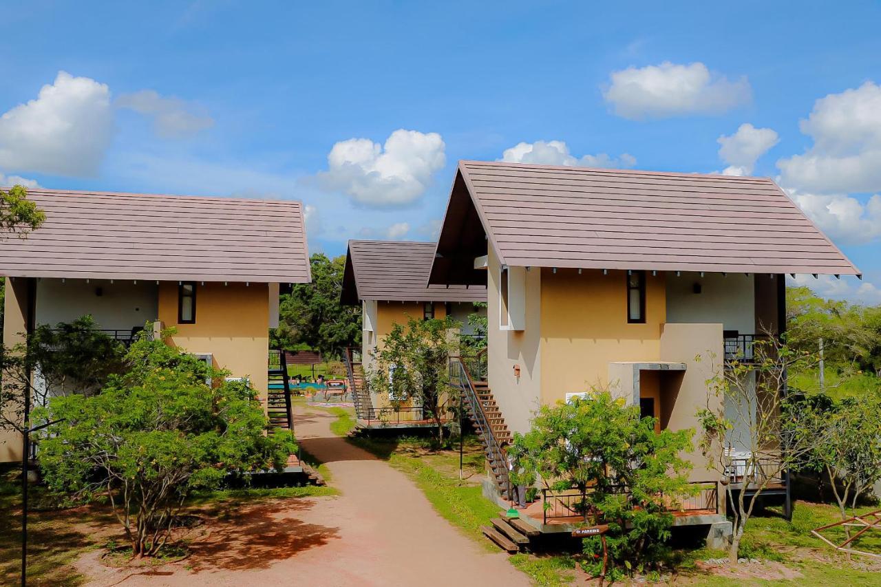 Lolu Village Resort 아누라다푸라 외부 사진